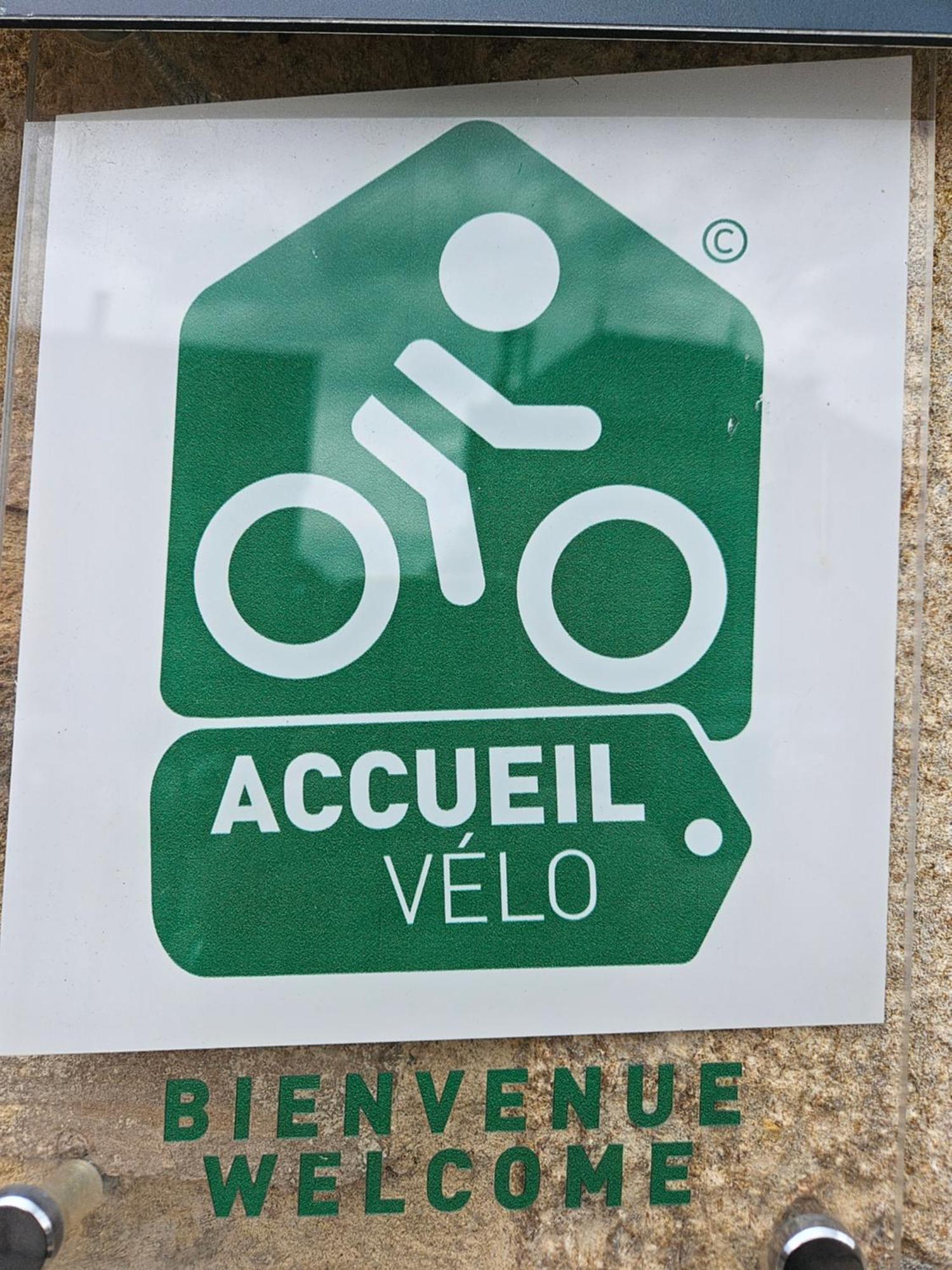Le Val D'Amby Hotel Hieres-Sur-Amby Eksteriør billede