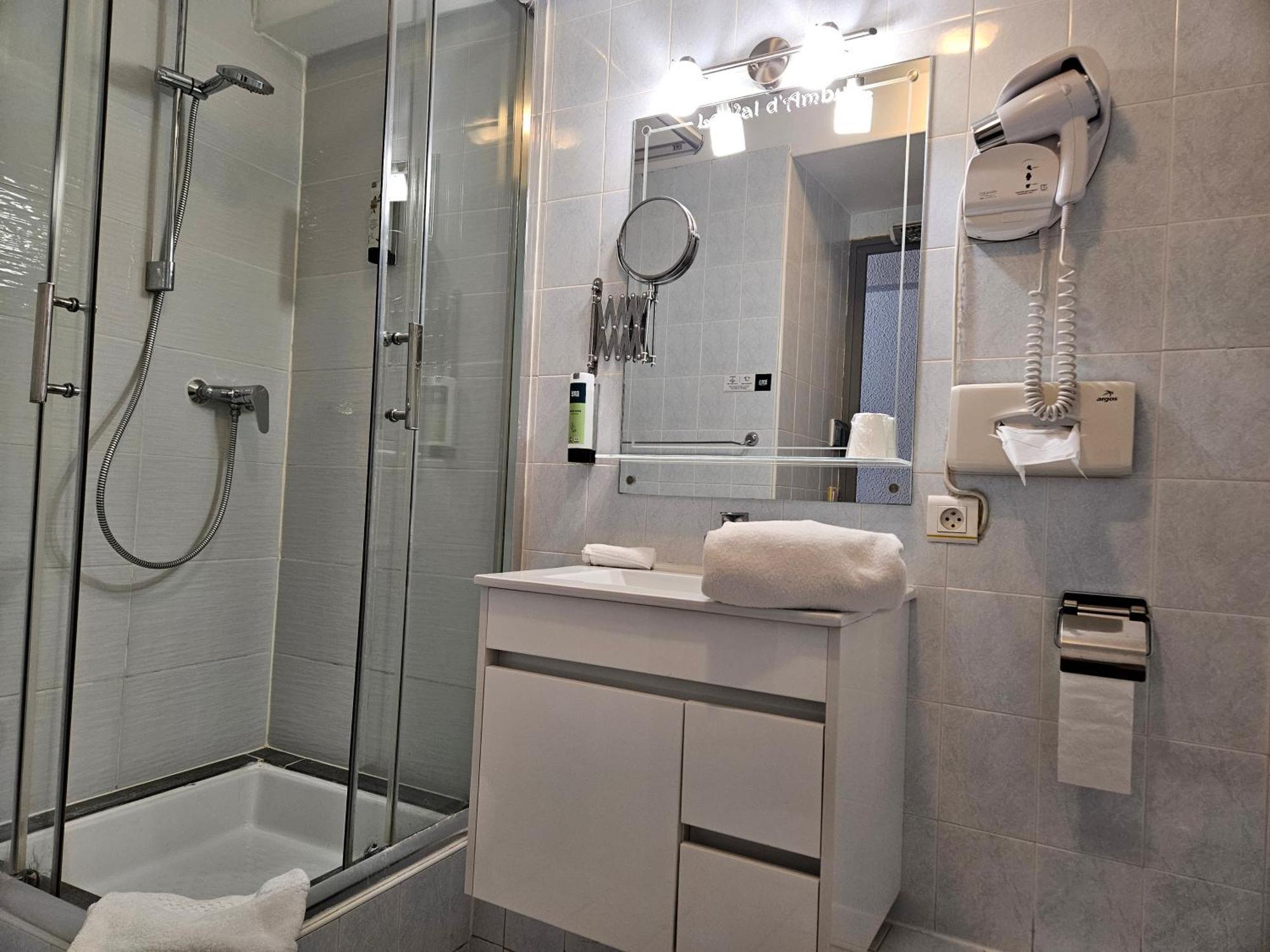 Le Val D'Amby Hotel Hieres-Sur-Amby Eksteriør billede